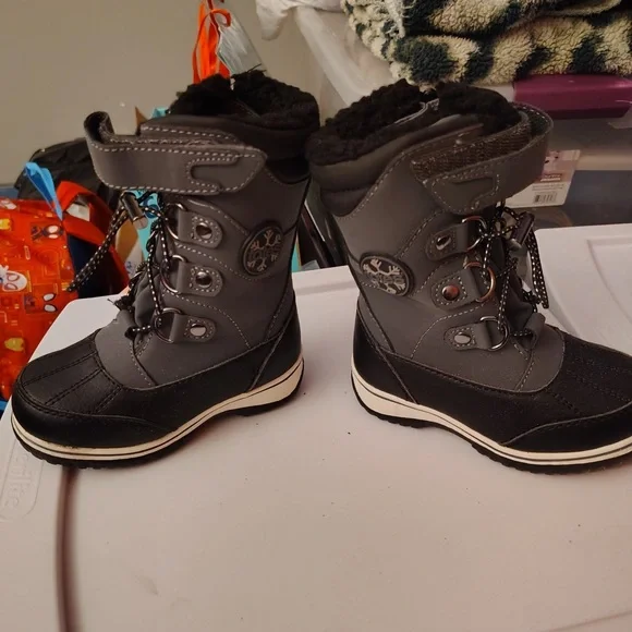 Totes Black Faux Fur Snow Boots - Picture 3 of 7